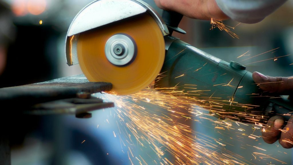 A practical approach to precision and reliability — industrial cutting machinery and blades
